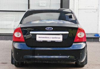 Подержанный автомобиль Ford Focus Sedan 2008 года (6 фото)