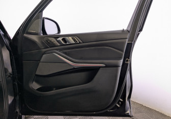 Подержанный автомобиль BMW X5 2020 года (25 фото)