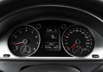 Подержанный автомобиль Volkswagen Passat Sedan 2011 года (13 фото)