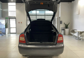 Подержанный автомобиль Skoda Octavia Liftback 2006 года (7 фото)