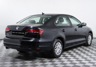 Подержанный автомобиль Volkswagen Jetta Sedan 2018 года (3 фото)