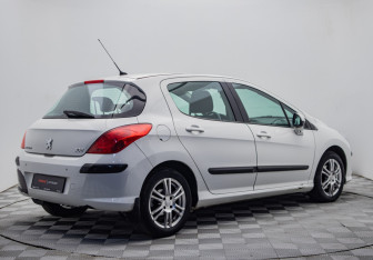Подержанный автомобиль Peugeot 308 Hatchback 2009 года (5 фото)