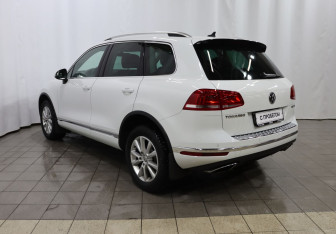 Подержанный автомобиль Volkswagen Touareg 2017 года (6 фото)
