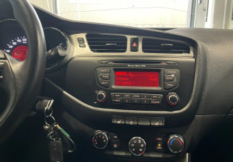 Подержанный автомобиль Kia Ceed Wagon 2014 года (16 фото)
