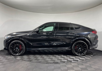 Подержанный автомобиль BMW X6 2022 года (5 фото)