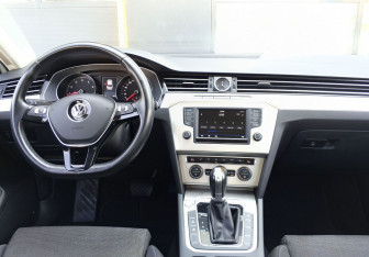 Подержанный автомобиль Volkswagen Passat Sedan 2016 года (12 фото)