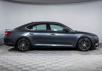 Подержанный автомобиль Skoda Superb Liftback 2015 года (4 фото)