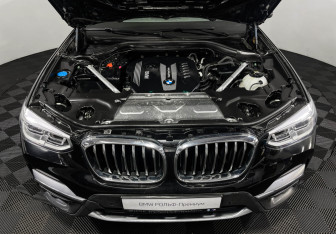 Подержанный автомобиль BMW X3 2020 года (10 фото)