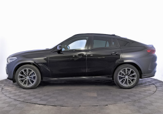 Подержанный автомобиль BMW X6 2021 года (8 фото)