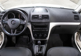 Подержанный автомобиль Skoda Yeti 2014 года (14 фото)