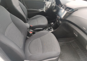 Подержанный автомобиль Hyundai Solaris Hatchback 2014 года (9 фото)