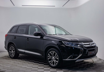 Подержанный автомобиль Mitsubishi Outlander 2017 года (3 фото)