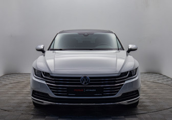 Подержанный автомобиль Volkswagen Arteon 2020 года (8 фото)