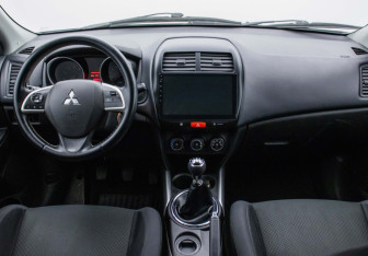 Подержанный автомобиль Mitsubishi ASX 2013 года (13 фото)