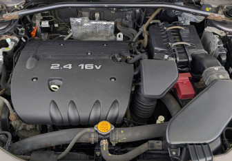 Подержанный автомобиль Citroen C-Crosser 2011 года (9 фото)