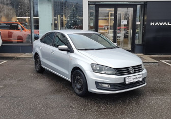 Подержанный автомобиль Volkswagen Polo Sedan 2015 года (3 фото)