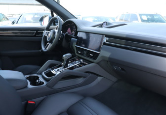 Подержанный автомобиль Porsche Cayenne 2019 года (9 фото)