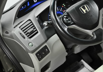 Подержанный автомобиль Honda Civic Sedan 2012 года (9 фото)