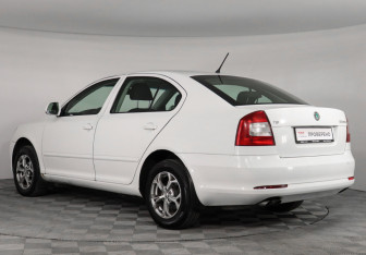 Подержанный автомобиль Skoda Octavia Liftback 2011 года (4 фото)