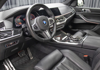 Подержанный автомобиль BMW X7 2020 года (18 фото)