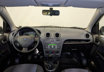 Подержанный автомобиль Ford Fusion 2010 года (14 фото)