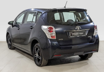 Подержанный автомобиль Toyota Verso 2014 года (7 фото)