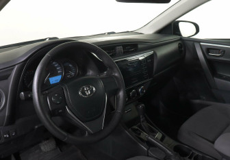 Подержанный автомобиль Toyota Corolla Sedan 2016 года (10 фото)