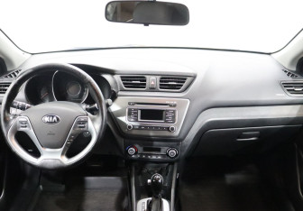 Подержанный автомобиль Kia Rio Sedan 2016 года (13 фото)