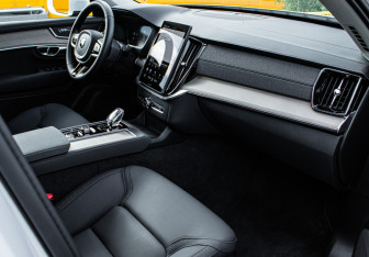 Подержанный автомобиль Volvo XC90 2025 года (7 фото)