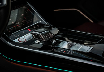 Подержанный автомобиль Audi S8 2020 года (23 фото)
