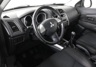 Подержанный автомобиль Mitsubishi ASX 2013 года (5 фото)