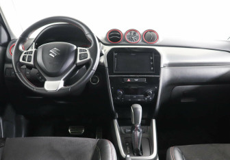 Подержанный автомобиль Suzuki Vitara 2016 года (6 фото)