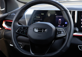 Подержанный автомобиль Geely Coolray 2024 года (20 фото)