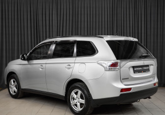 Подержанный автомобиль Mitsubishi Outlander 2014 года (7 фото)
