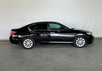 Подержанный автомобиль Honda Accord Sedan 2013 года (7 фото)