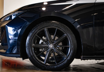 Подержанный автомобиль Changan UNI-V 2023 года (35 фото)