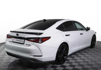 Подержанный автомобиль Lexus ES 2018 года (5 фото)