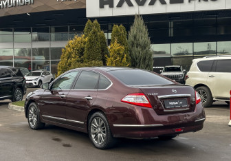 Подержанный автомобиль Nissan Teana 2011 года (7 фото)