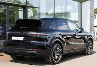Подержанный автомобиль Porsche Cayenne 2022 года (5 фото)
