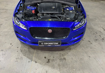 Подержанный автомобиль Jaguar F-Pace 2019 года (21 фото)