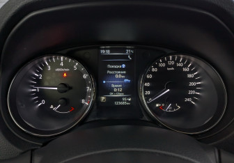 Подержанный автомобиль Nissan X-Trail 2018 года (13 фото)