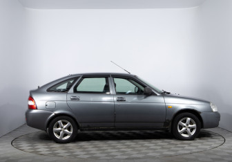 Подержанный автомобиль LADA (ВАЗ) Priora Hatchback 2011 года (4 фото)