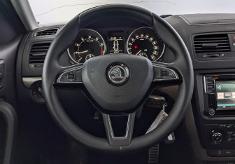 Подержанный автомобиль Skoda Yeti 2016 года (22 фото)