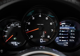 Подержанный автомобиль Porsche Macan 2017 года (12 фото)