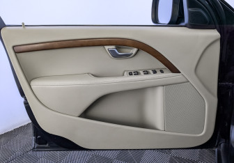 Подержанный автомобиль Volvo XC70 2011 года (19 фото)