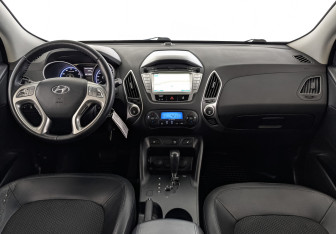 Подержанный автомобиль Hyundai ix35 2012 года (14 фото)