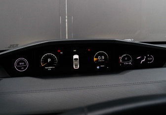 Подержанный автомобиль Changan UNI-V 2023 года (31 фото)