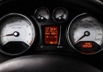 Подержанный автомобиль Peugeot 308 Hatchback 2008 года (10 фото)