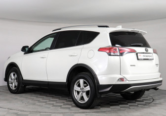 Подержанный автомобиль Toyota RAV4 2017 года (7 фото)