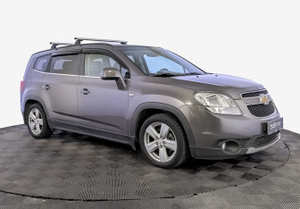 Подержанный автомобиль Chevrolet Orlando 2012 года (3 фото)